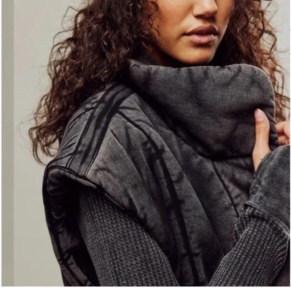 NWT We The Free Roll With Us Puffer Vest - Picture 4 of 4